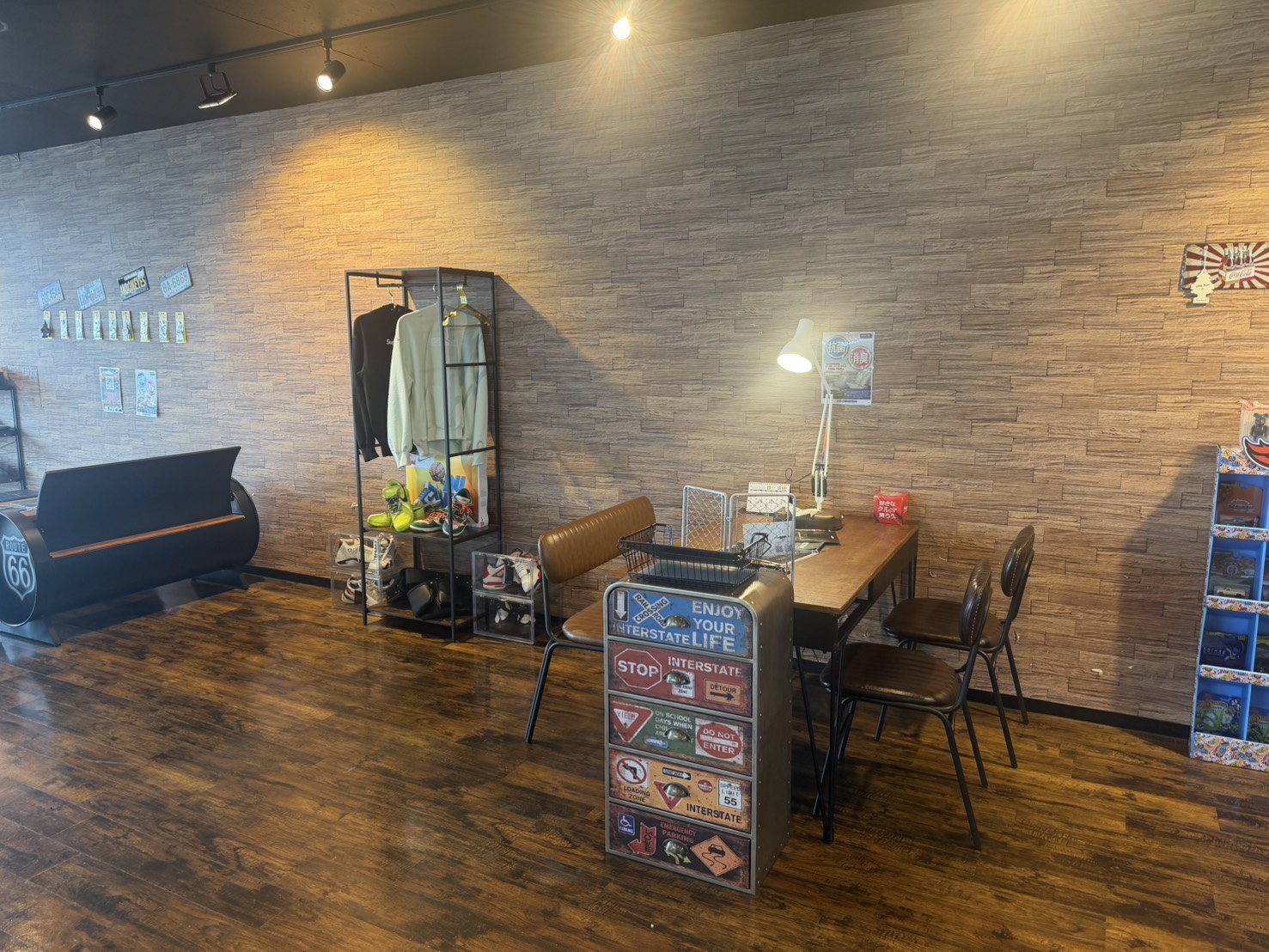 EXPLORER 店内風景
